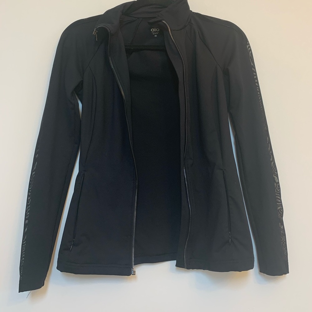 alo yoga zip up jacket